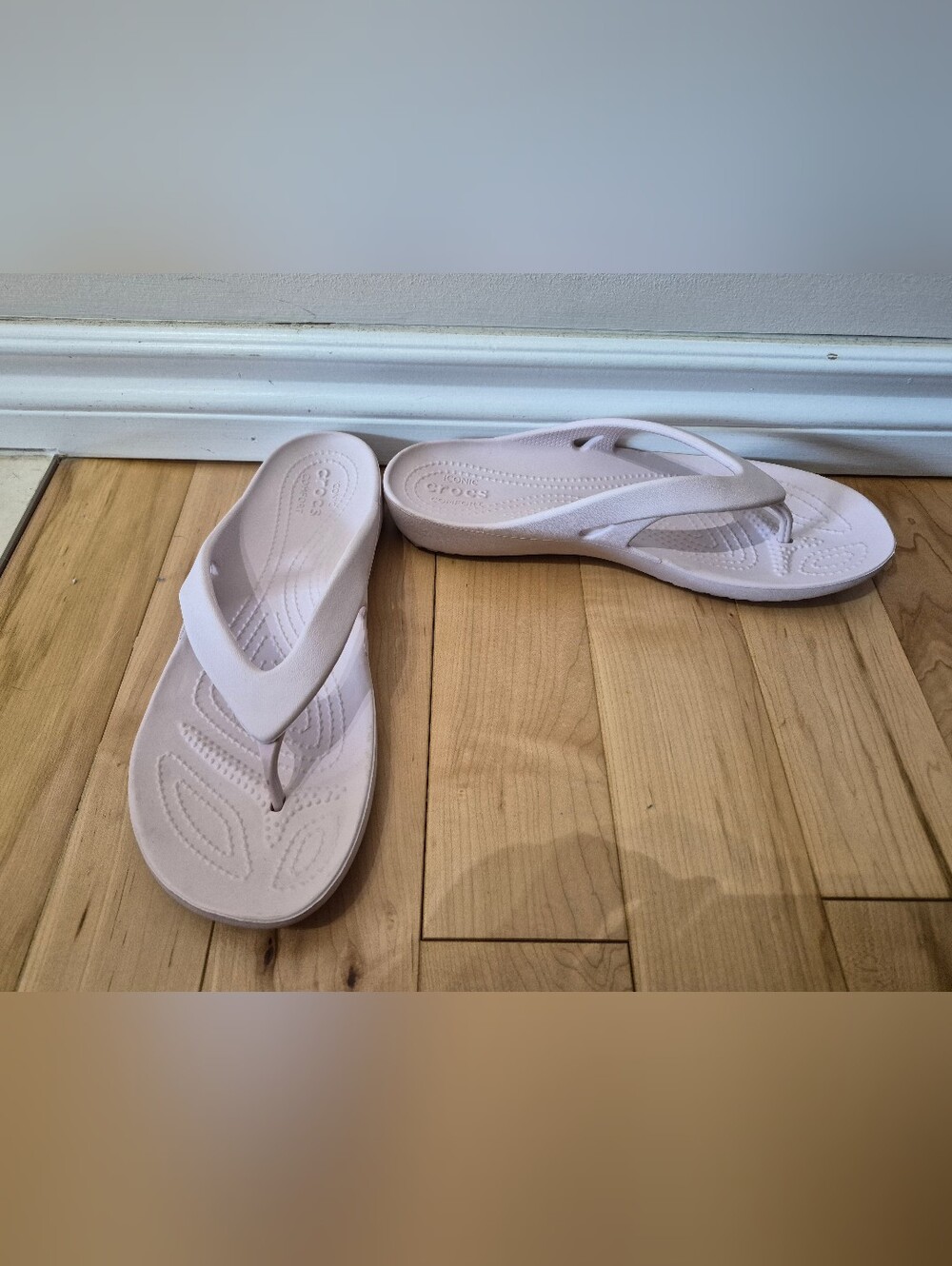 Crocs women's size 10 light pink flip flops